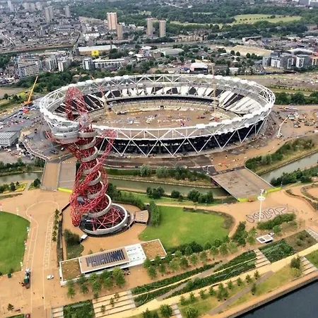 Cozy Apartment In Stratford From 18 Minutes To Central London Exterior photo
